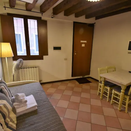 Locazione Turistica Sotoportego Delle Colonne Apartment Venedig