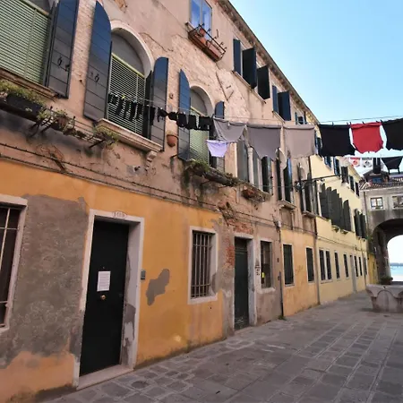 Locazione Turistica Sotoportego Delle Colonne Apartment Venedig